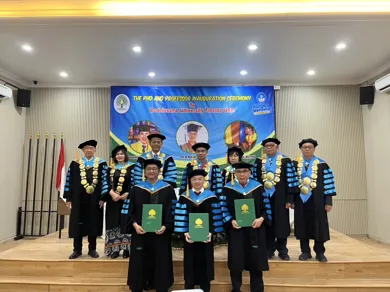 Awarding degrees in Bali, Indonesia
